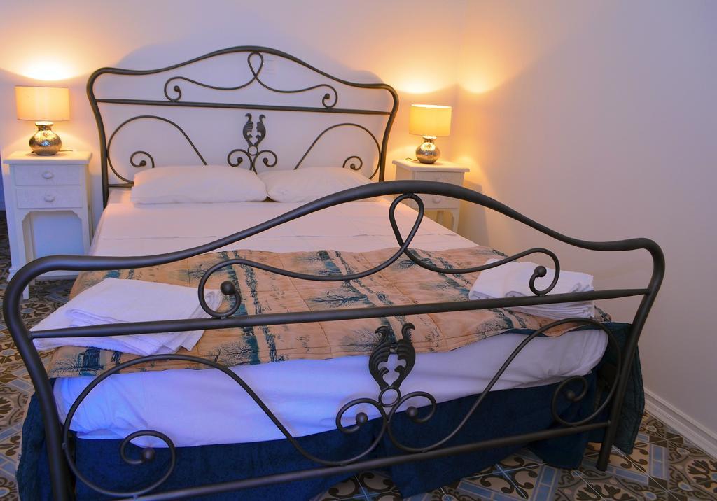 Belvedere Private Luxury Beach Villa Chalki Town Chambre photo